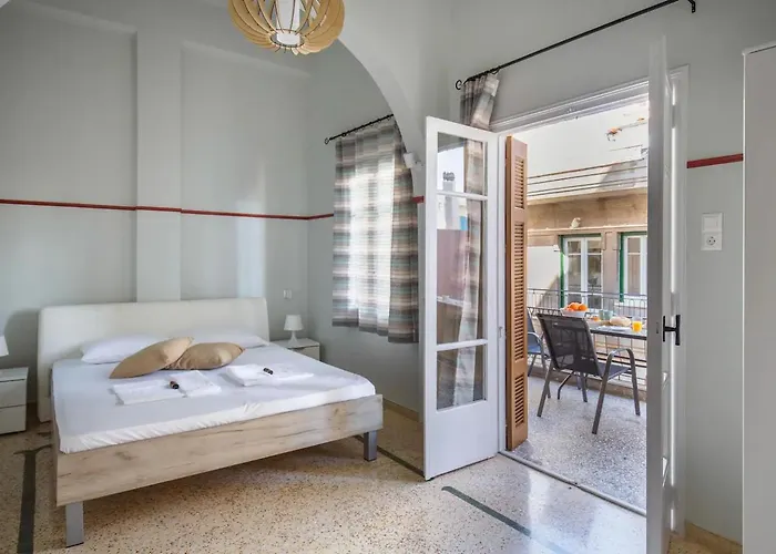 Old Harbor Christos ハニア